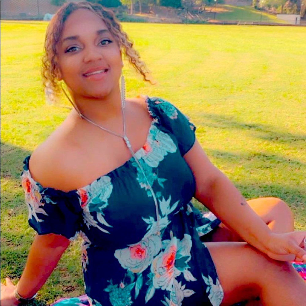 Meet your Posher, Alexis